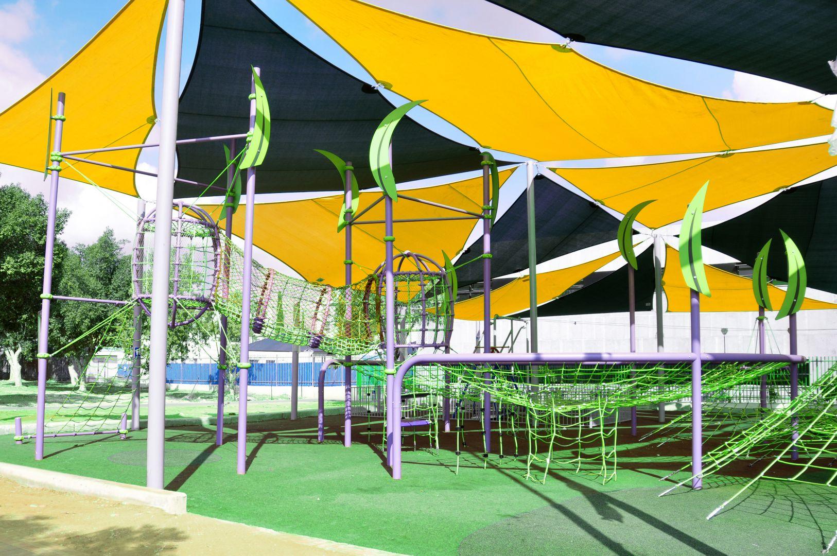 מתקני משחקים | פרויקט פארק השופטים קרית גת | מתקן טיפוס | מתקני שעשוע