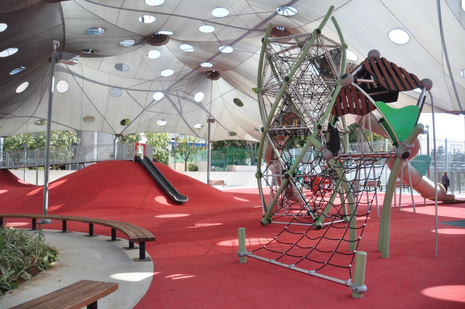 מתקני משחקים | פרויקט תוצרת הארץ בתל אביב | מתקני שעשועים